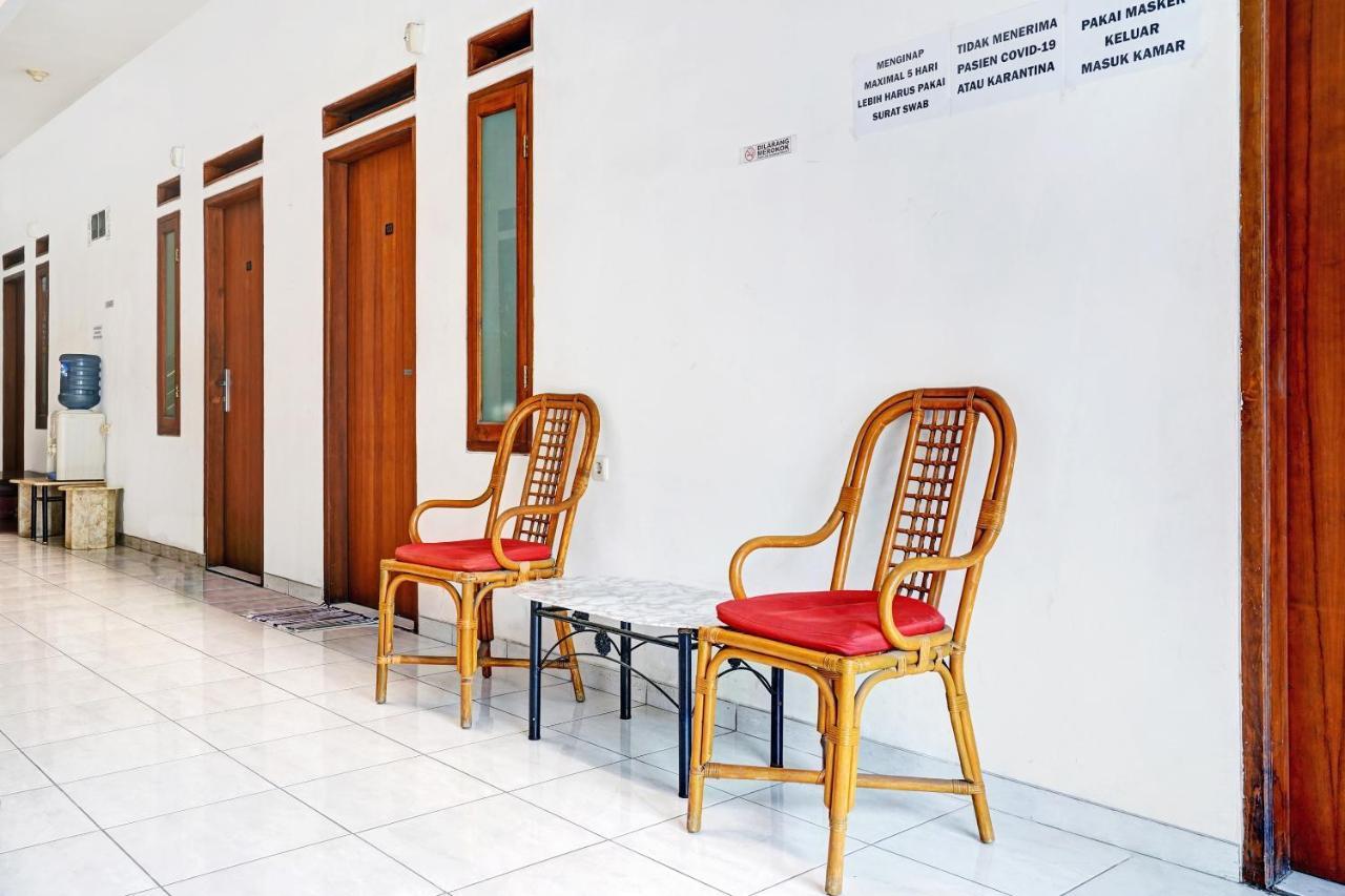 Oyo 1932 Srimahi Residence Bandung Exterior foto